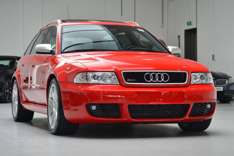 Новенькая Audi RS4 2001 года за 100 тысяч евро