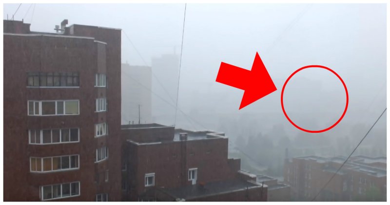 Очевидец заснял жуткие кадры во время сильнейшего ливня в Новосибирске