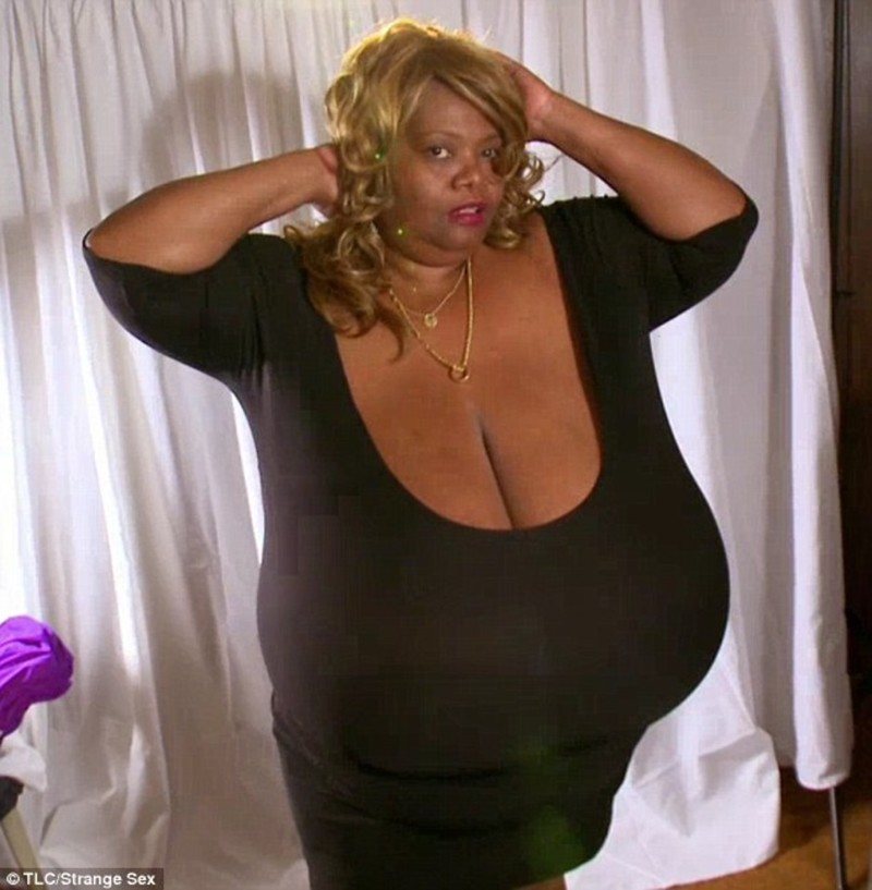 Американка стала миллионершей благодаря гигантской груди весом 59 килограмм