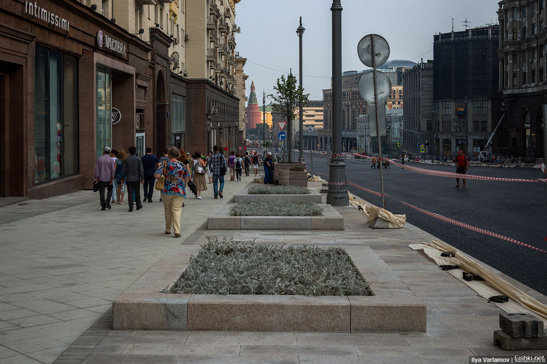 Ну улица. Тверская улица Москва пешеходная зона. Тверская улица в Москве холм Тверская. Пешеходной зоны Тверская Москва. Временная пешеходная зона на Тверской.