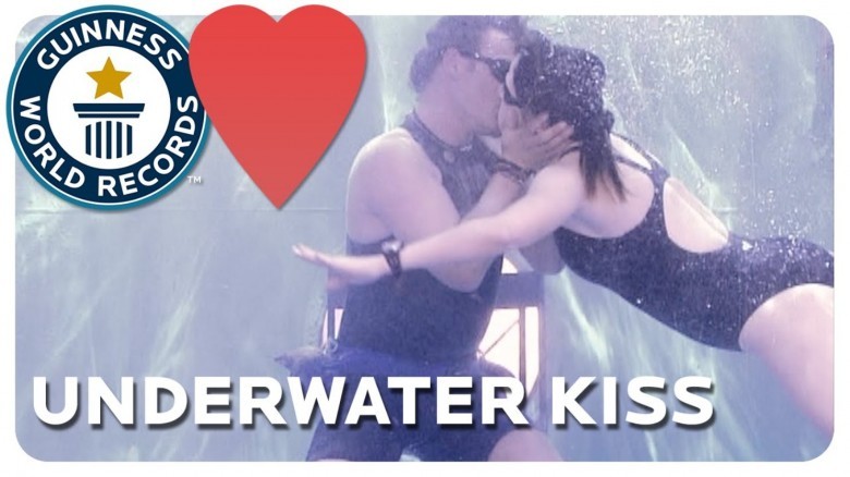 6. Самый долгий поцелуй под водой 