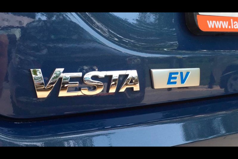 АвтоВАЗ показал электрическую Lada Vesta