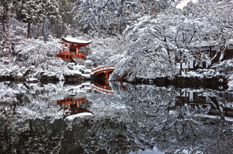 6. Храм в Киото, Япония. После снегопада