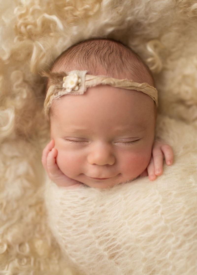 Фотограф, который ловит улыбки спящих младенцев