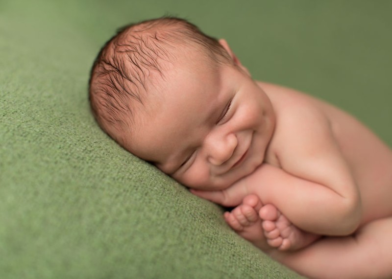 Фотограф, который ловит улыбки спящих младенцев