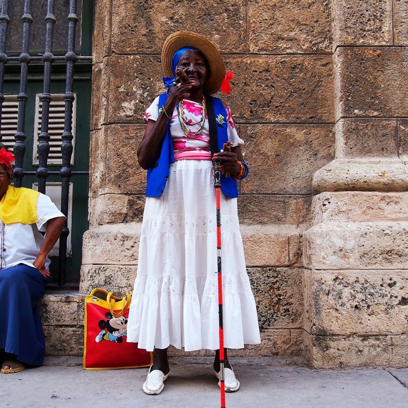 Глория, "профессиональная курильщица сигар", Гавана, Куба
