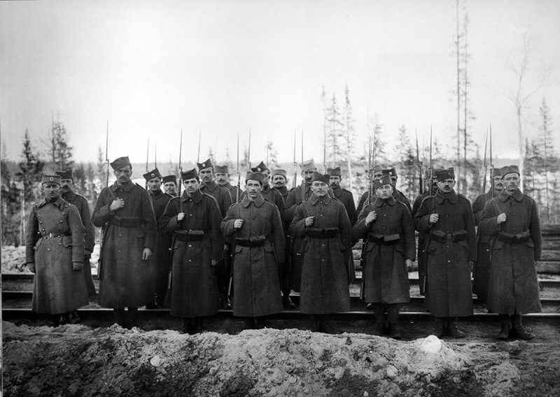 Сербы, охраняющие участок Мурманской железной дороги (1919 год).