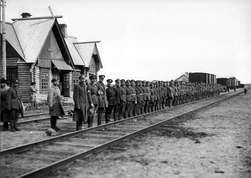 Русская часть, сменяющая союзников на станции Шуерецкой. Мурманская железная дорога (1919 год).