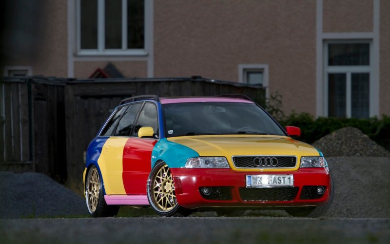 Разноцветная Audi A4 B5 в стиле Harlequin