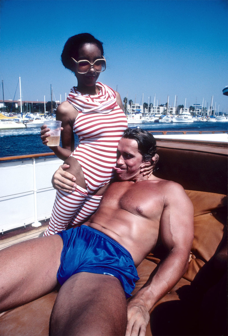 Некоторое удовольствие на вечеринке на яхте в Марина-дель-Рей в сентябре 1979 года в Лос-Анджелесе.