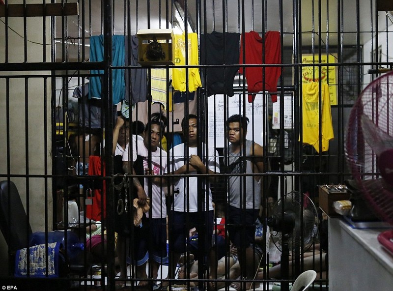 "Не повторяй моих ошибок, я дилер": президент Филиппин разрешил отстреливать всех наркоторговцев