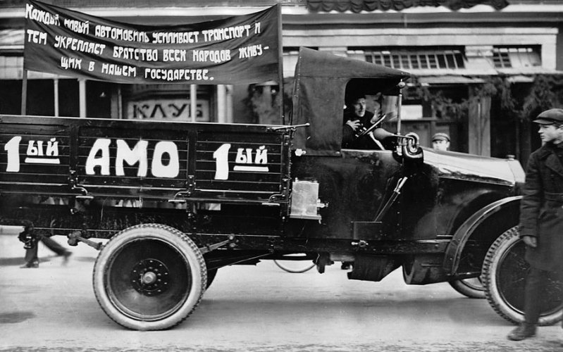 1 ноября 1924 года на АМО был собран первый советский грузовик, целиком состоящий из отечественных узлов и деталей
