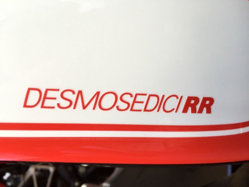 Новый легендарный мотоцикл Ducati Desmosedici RR "Street Legal Version"