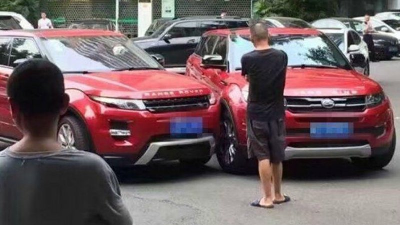 В Китае Range Rover Evoque врезался в своего двойника