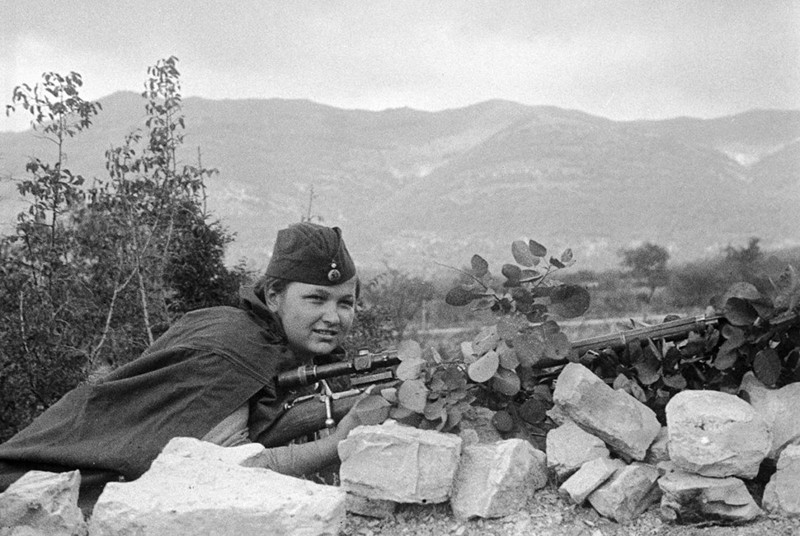 1943 год, снайпер Лиза Миронова в бою
