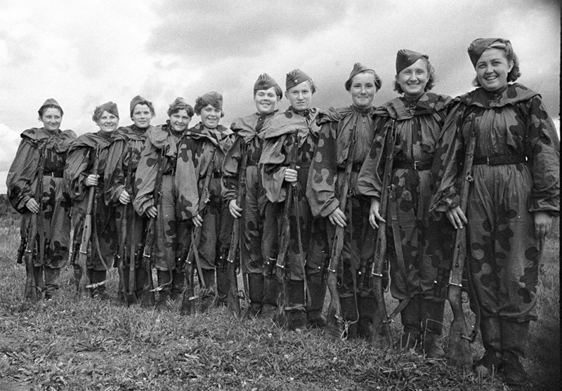 1943 год, снайперы Красной армии перед отправкой на передовую