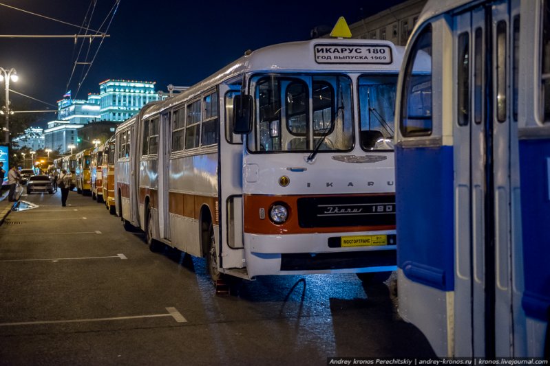 13 августа в Москве пройдёт парад ретро-автобусов, а вчера (точнее в ночь с четверга на пятницу) прошла репетиция