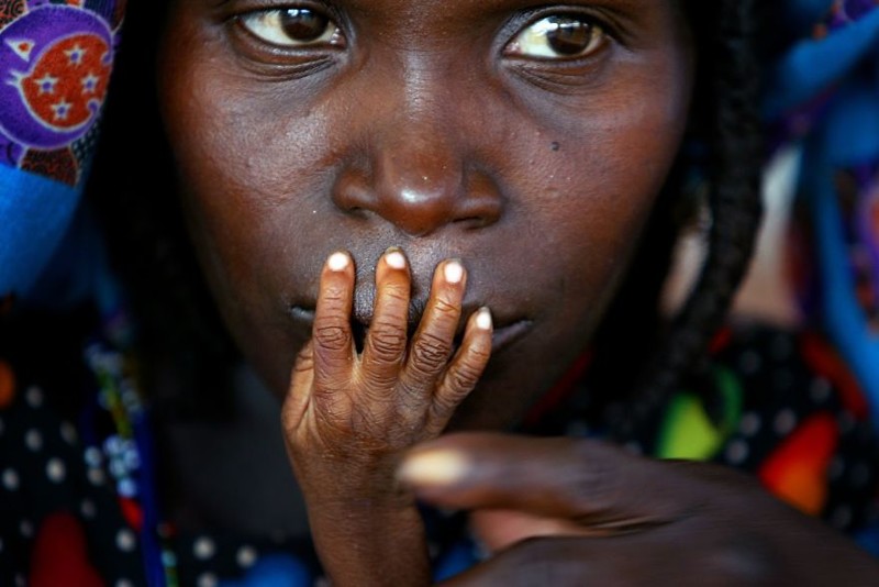 Голодающая мать со своим ребенком в Центре экстренного питания (Тахуа, Нигер).