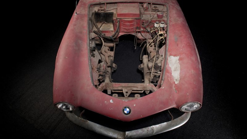 Компания BMW закончила реставрацию родстера Элвиса Пресли