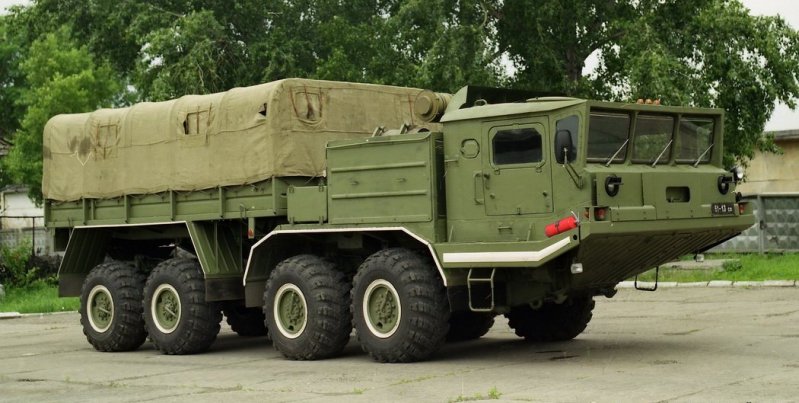 И такую машину построили, взяв за основу шасси артиллерийского тягача БАЗ-6953.