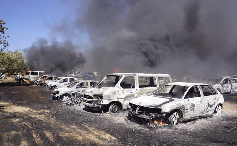 Больше 400 машин сгорели на парковке музыкального фестиваля в Португалии