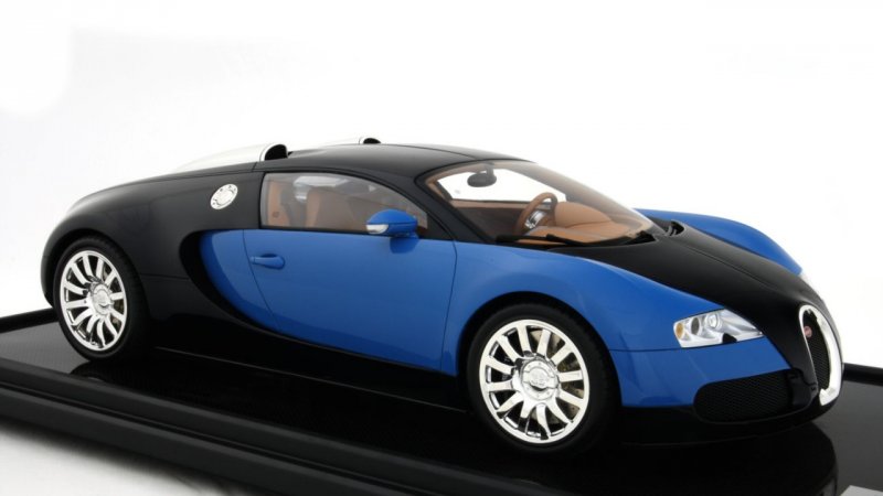 Список сопутствующих Bugatti товаров народного потребления, помимо прочих сувениров включает в себя масштабную копию свежего хита продаж – Chiron.