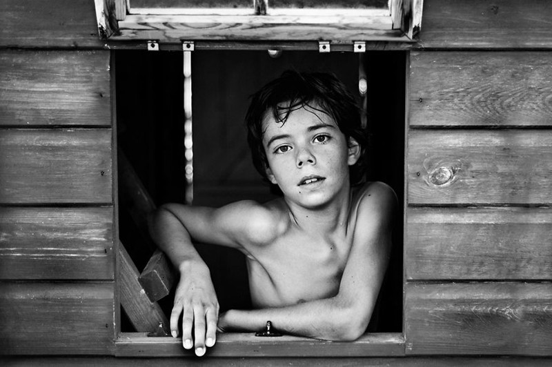 "Взгляд из окна" - Ориано Николау, Испания (3 место в категории "Портрет")