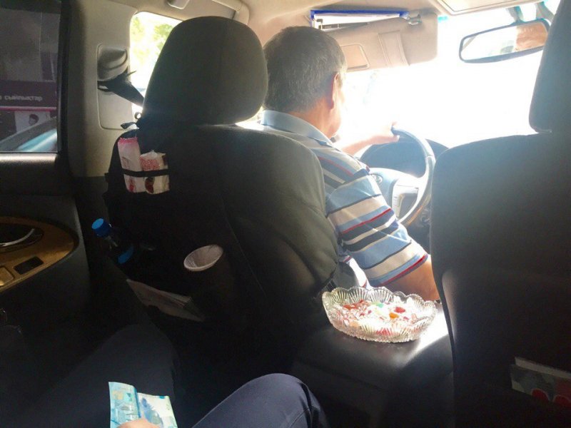 Необычный таксист из Алматы стал звездой после поста в соцсетях