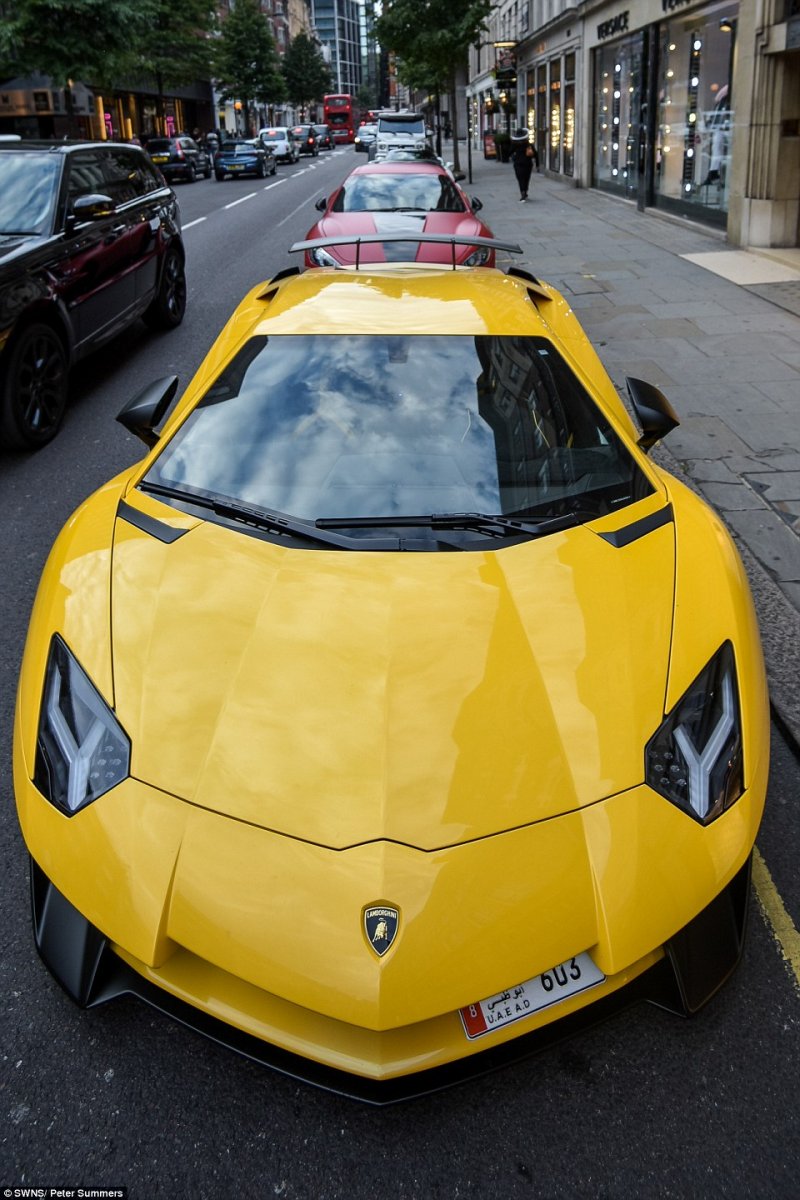 Сезон арабских суперкаров в Лондоне
