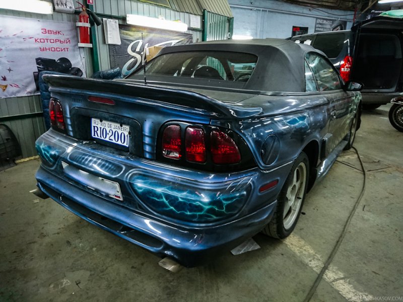 Ford Mustang в безумном тюнинге из 90-х