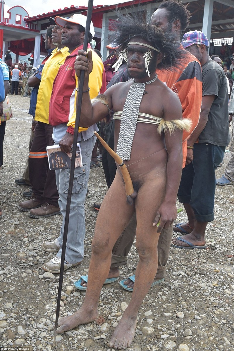 Копья, племенная музыка и футляры для гениталий: как прошел ежегодный фестиваль папуасов в Индонезии