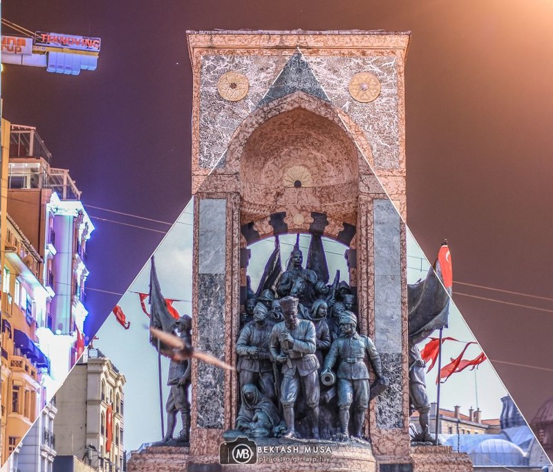Монумент "Республика" на площади Таксим