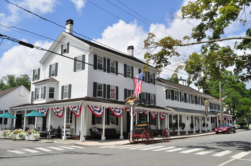 12. Griswold Inn в Эссексе, штат Коннектикут — основан в 1776 году