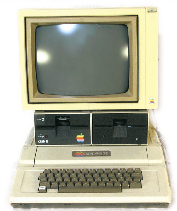 Как назывался 1 персональный компьютер. Apple 2 1976. Персональный компьютер Apple 2. Эппл 2 компьютер 1977. Персональный компьютер IBM PC.