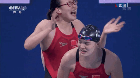 Эмоциональная китайская пловчиха Фу Юаньхуэй 