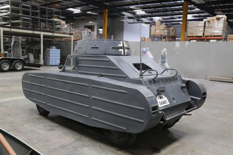 Фальшивый танк времен Второй мировой по цене легковушки