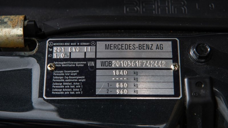 Mercedes-Benz 190E Evolution II - красавец из 90-х за кругленькую сумму