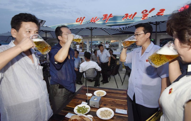В Северной Корее состоялся первый пивной фестиваль