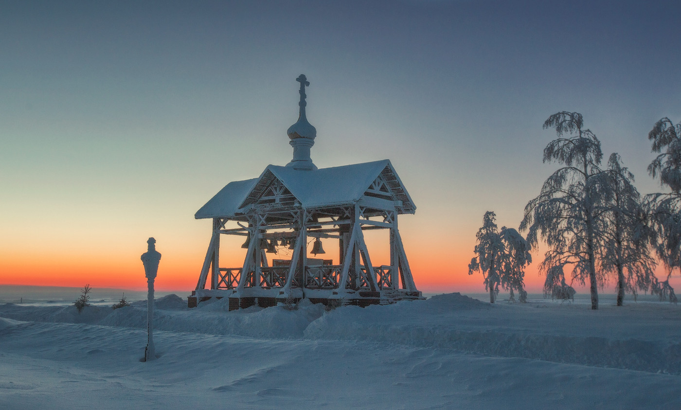 Церковь на горе зима