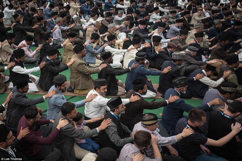 Тысячи мусульман приехали в Британию, чтобы призвать единоверцев к миру