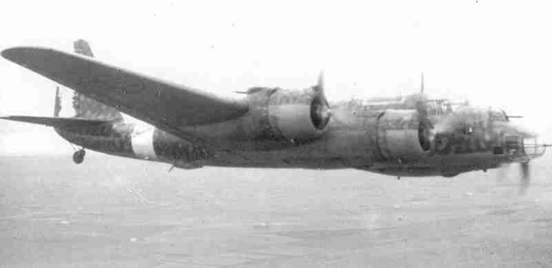 90. Piaggio P.108 - итальянский четырёхмоторный тяжёлый бомбардировщик. Оснащался 102-мм (!) орудием.