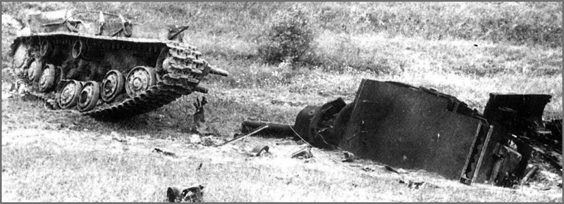 116. Уничтоженный внутренним взрывом советский тяжёлый танк КВ-2