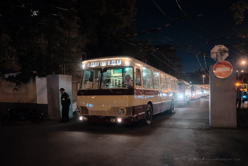 Все автобусы являются музейными экспонатами, при этом все они на ходу. Парад начинается от Филёвского автобусно-троллейбусного парка и заканчивается на Фрунзенской набережной.