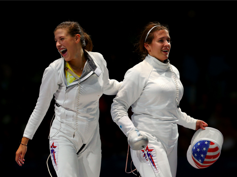 5. Сестры Келли Херли (слева) и Кортни Херли — вторую Олимпиаду вместе.