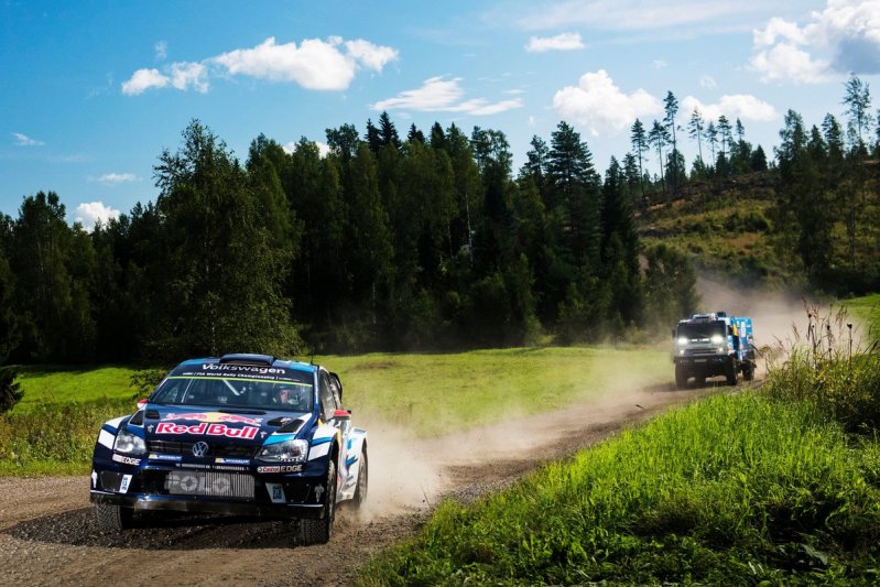 Дакаровский КамАЗ против раллийного VW Polo WRC