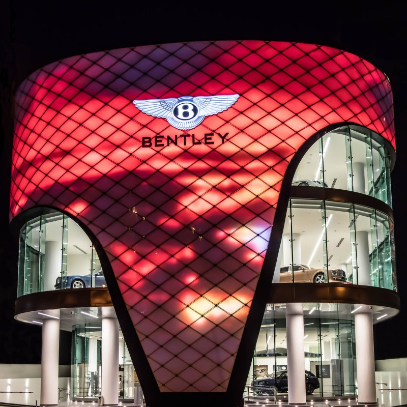 Самый большой в мире автосалон Bentley