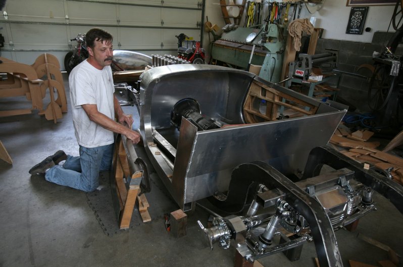 Американец построил алюминиевый спидстер, в который установил 10-литровый двигатель