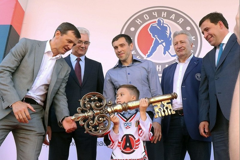 Звёзды НХЛ и КХЛ открыли в Екатеринбурге «Дацюк-Арену»