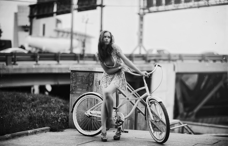 Велосипед и прекрасные девушки