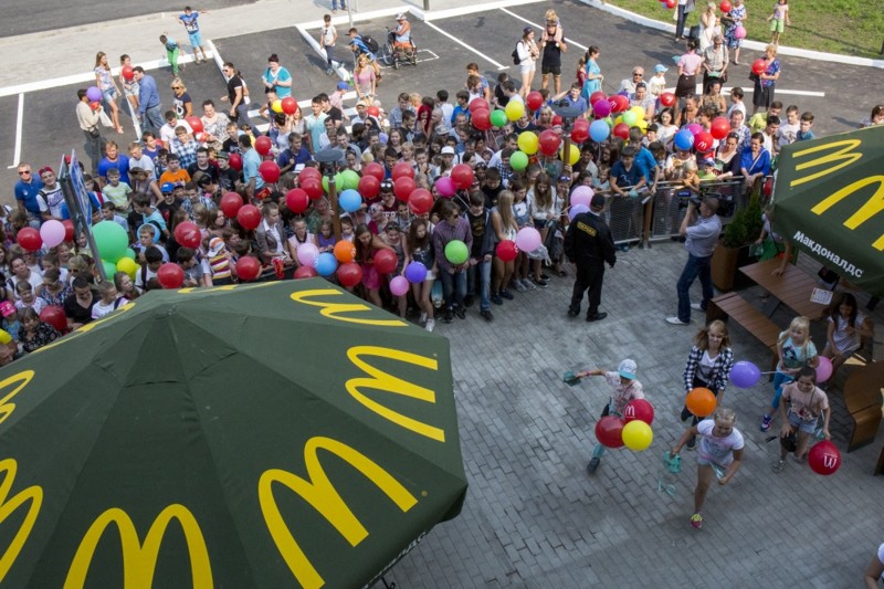 В Томске в первый раз открыли "Макдональдс" - прямо, как в 90-е